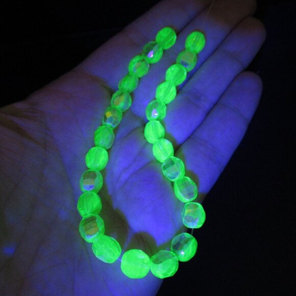 Vintage Czech UG Beads - Picture 7 of 8